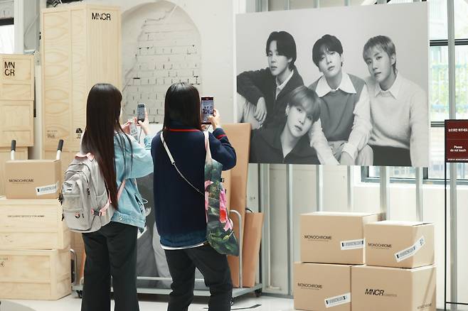 Fans visit the BTS pop-up store "Monochrome" in Seongdong-gu, Seoul on April 26. (Yonhap)