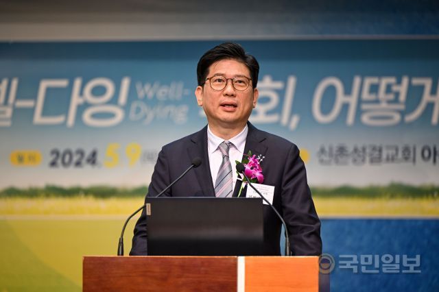 김형락 교수가 9일 서울 마포구 신촌성결교회에서 열린  ‘제42회 신촌포럼’에서 강의를 하고 있다. 신석현 포토그래퍼