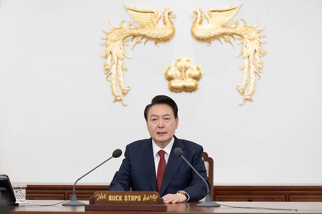 윤석열 대통령이 5월9일 오전 서울 용산 대통령실 청사 집무실에서 '윤석열정부 2년 국민보고 및 기자회견'의 모두 발언을 하고 있다. ⓒ연합뉴스