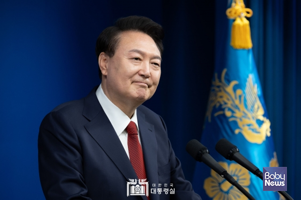 윤석열 대통령의 입에서 저출생은 국가 비상사태라는 말이 나왔습니다. ⓒ대통령실