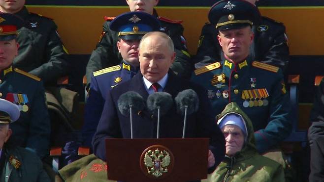 블라미디르 푸틴 러시아 대통령이 9일(현지시간) 모스크바 전승절 행사에서 연설하고 있다.(사진=로이터·연합뉴스)