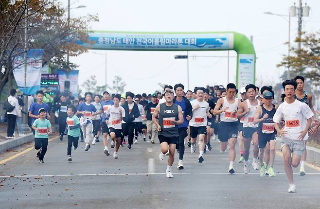 지난해 열린  ‘5회 충청남도 태안 전국어울림마라톤대회' 모습.(태안군 제공)/뉴스1