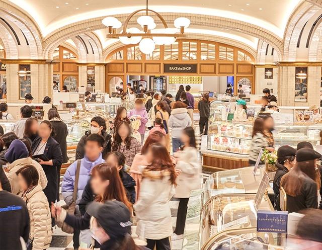 신세계백화점 강남점의 디저트 전문관 '스위트 파크' 전경. 연합뉴스