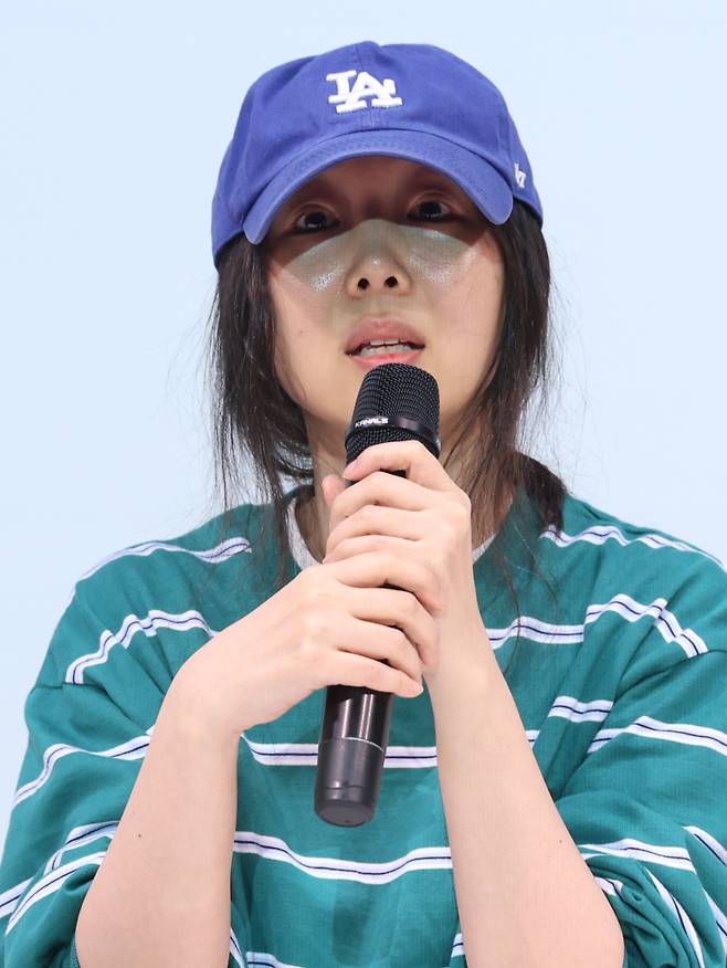 어도어의 민희진 대표가 하이브와의 대립에 대한 긴급 기자회견를 25일 오후 서울 서초구 한국컨퍼런스센터에서 진행했다. 한편, 지난 22일부터 어도어에 대한 감사를 진행한 하이브는 이날 민희진 대표 주도로 경영권 탈취 계획이 수립됐다는 구체적인 사실을 확인했고 물증도 확보했다며 고발장 제출을 예고했다. 서병수 기자 qudtn@edaily.co.kr /2024.04.25/