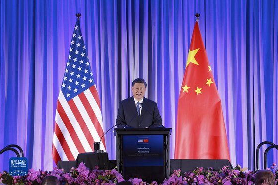 시진핑 중국 국가주석이 지난 15일 미국 샌프란시스코에서 열린 미국우호단체 연합 환영회에 참석해 연설하고 있다. 신화통신