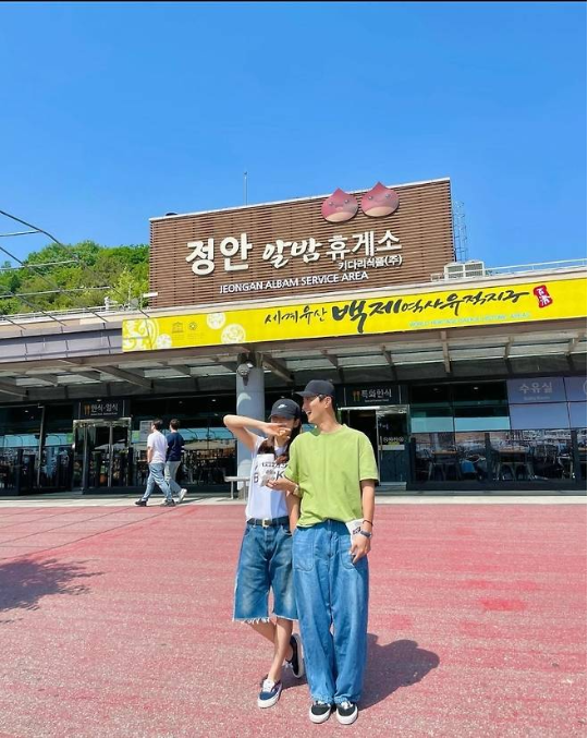 소이현이 자신의 인스타그램에 여행의 설렘을 담은 사진과 함께 메시지를 공유하며 팬들의 기대를 한껏 높였다.사진=소이현 SNS