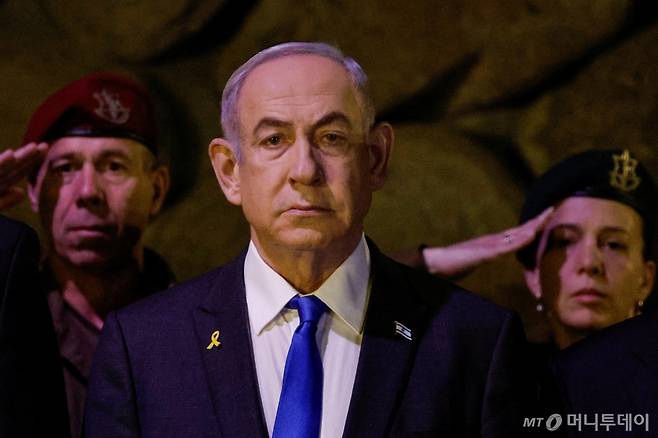 (예루살렘 로이터=뉴스1) 권진영 기자 = 6일(현지시간) 이스라엘 예루살렘의 세계 홀로코스트 추모센터에서 베냐민 네타냐후 총리가 홀로코스트 추모의 날 기념 행사에 참석했다. 이날 이스라엘군은 가자지구 라파 동부 지역에 긴급 대피령을 내렸다. 2024.05.06/  ⓒ 로이터=뉴스1  Copyright (C) 뉴스1. All rights reserved. 무단 전재 및 재배포,  AI학습 이용 금지. /사진=(예루살렘 로이터=뉴스1) 권진영 기자