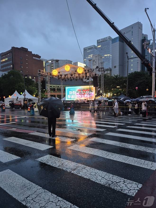 11일 오후 서울 종로구 보신각 사거리에서 연등회 행사가 열리고 있다./뉴스1 ⓒ News1 서상혁 기자