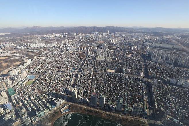 전국의 1000만 가구 이상이 준공 후 20년 이상된 노후주택인 것으로 나타나 신규 분양에 대한 희소성이 갈수록 높아질 것으로 전망된다.ⓒ데일리안DB