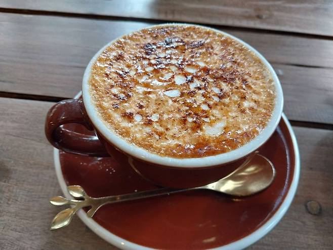 폴라 카페 음료.