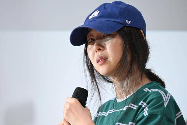 민희진 어도어 대표이사가 지난달 25일 서울 서초구 한국컨퍼런스센터에서 열린 기자회견에서 하이브와의 갈등에 관한 입장을 발표하고 있다. 박시몬 기자