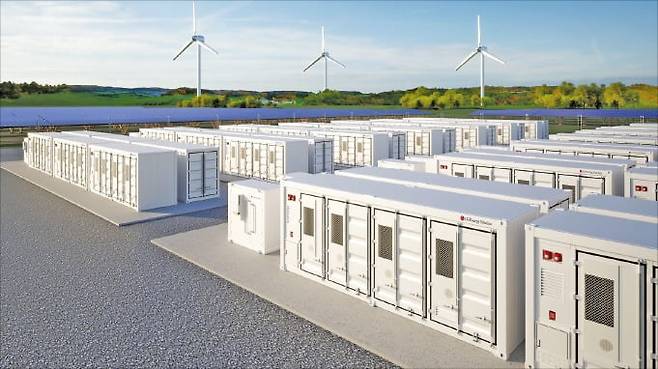 풍력과 태양광에서 얻은 전기를 임시로 저장할 수 있도록 설계된 LG에너지솔루션의 에너지저장장치(ESS) 조감도.  /LG에너지솔루션 제공