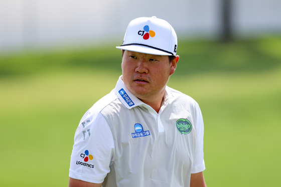 Im Sung-jae looks on while warming up on the driving range prior to The CJ Cup Byron Nelson at TPC Craig Ranch in McKinney, Texas on April 30. [GETTY IMAGES]
