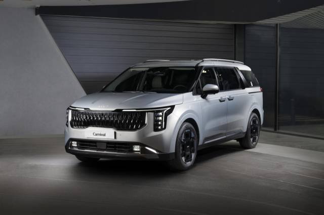 카니발 하이브리드(HEV)를 사려면 최소 1년 이상은 기다려야 한다. 사진제공=기아