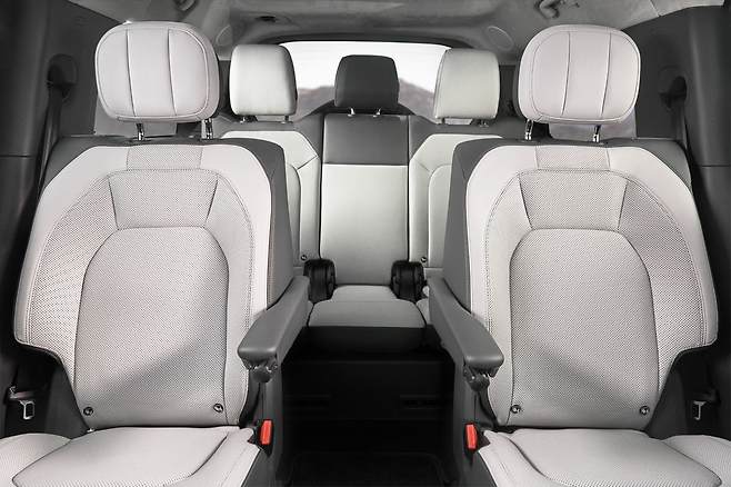 2025년형 랜드로버 디펜더 실내