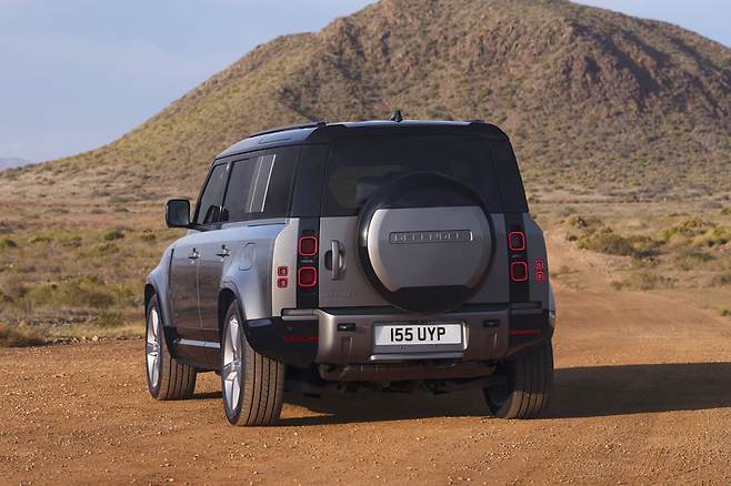 2025년형 랜드로버 디펜더