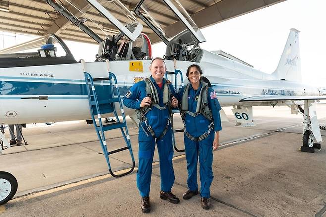미국항공우주국(NASA) 우주비행사인 부치 윌모어(왼쪽)와 수니 윌리엄스는 스타라이너에 탑승한다. [사진=보잉]