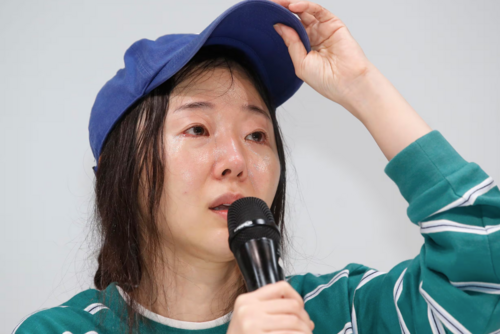 민희진 어도어 대표가 지난달 25일 오후 서울 서초구 한국컨퍼런스센터에서 입장 발표 기자회견을 갖고 있다.  [사진출처 = 뉴스1]