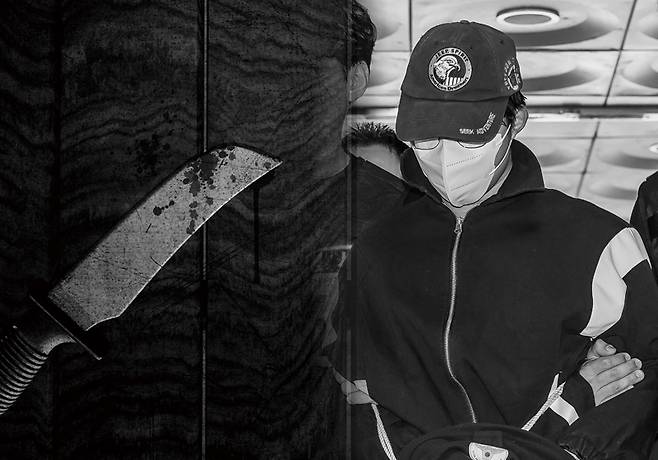 강남역 인근 건물 옥상에서 여자친구를 흉기로 살해한 혐의를 받는 명문대 의대생 최아무개씨가 5월8일 서울중앙지법에서 열린 구속 전 피의자 심문에 출석하고 있다. ⓒ시사저널 최준필·freepik