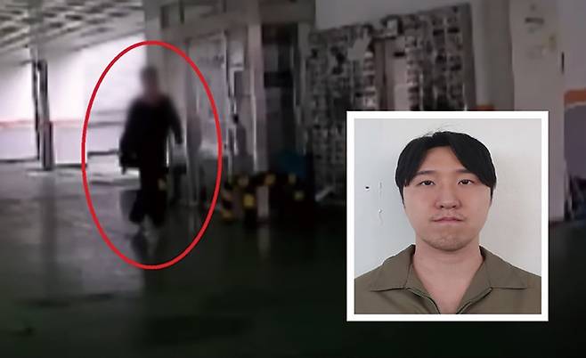 이별을 통보한 여자친구를 살해하고 그 어머니에게 중상을 입힌 김레아가 범행 후 맨발로 걸어나오고 있다. 사진 속 인물은 경찰이 공개한 김레아의 머그샷 ⓒJTBC 화면 캡처