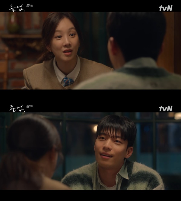 졸업 첫방 정려원 위하준 / 사진=tvN