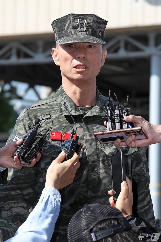 '해병대 채상병 순직 사건' 관련 조사에 피의자 신분으로 소환된 임성근 전 해병대 1사단장이 13일 오전 조사를 받기 위해 경북 경산시 경북경찰청 형사기동대에 도착해 취재진 질문에 입장을 밝히고 있다. 2024.5.13/뉴스1 ⓒ News1 공정식 기자