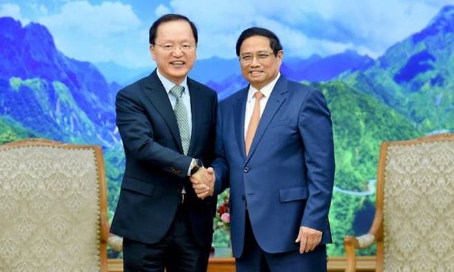 박학규 삼성전자 경영지원실장 사장(CFO)이 팜 민 찐 베트남 총리와 만났다. (베트남 뚜오이째 홈페이지 갈무리)