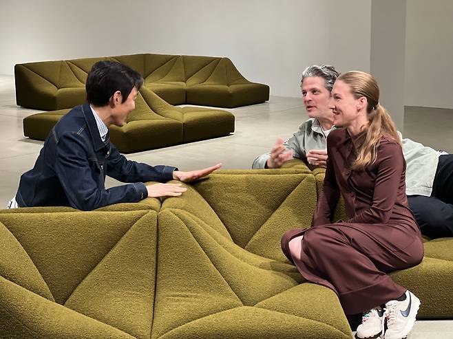 배우 이정재와 피에르 폴랑의 아들 벤자민, 그의 며느리 알리스 폴랑/이혜운 기자