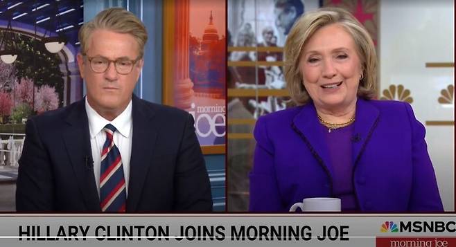 힐러리 클린턴 전 미국 국무장관이 9일 엠에스엔비시(MSNBC) 방송과 인터뷰하고 있다. 방송 화면 갈무리