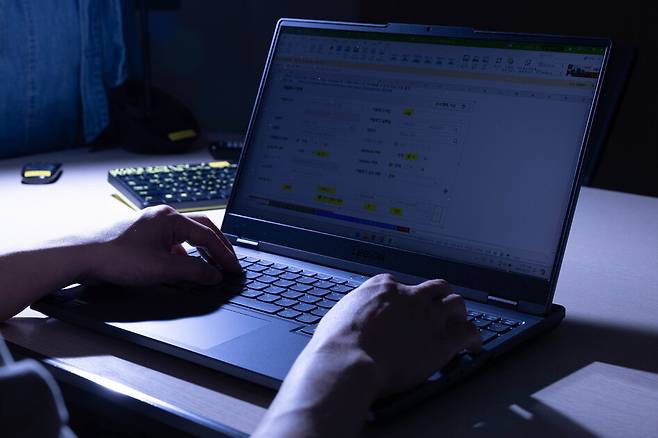 크라우드웍스에서 데이터 라벨러와 검수자로 일한 최아무개씨가 서울지방노동위원회에서 부당해고를 인정 받았다. 김진수 선임기자