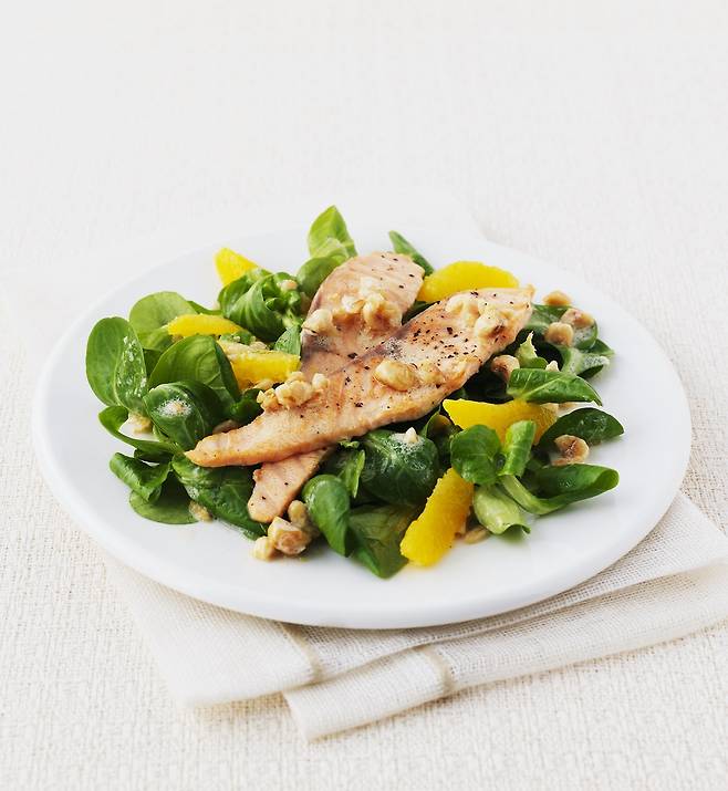 지속 가능한 식습관을 추구하는 ‘안티 다이어트’ 방법이 체중 및 허리둘레 감소에 효과적이라는 연구 결과가 나왔다./사진=클립아트코리아