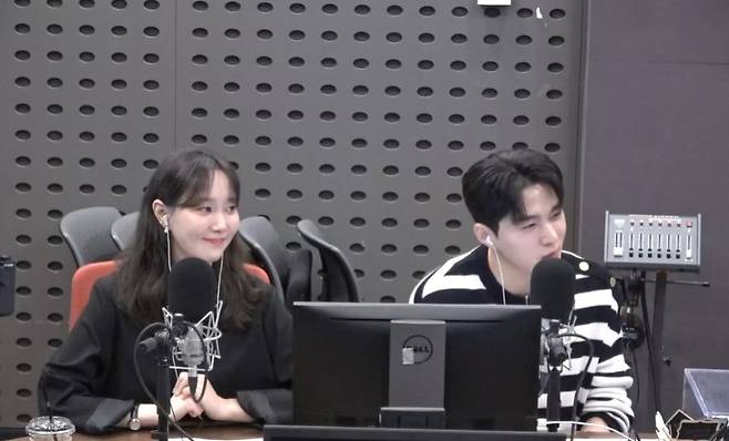 사진=왼쪽부터 배우 이유영, 김명수/KBS 쿨FM ‘박명수의 라디오쇼’ 캡처