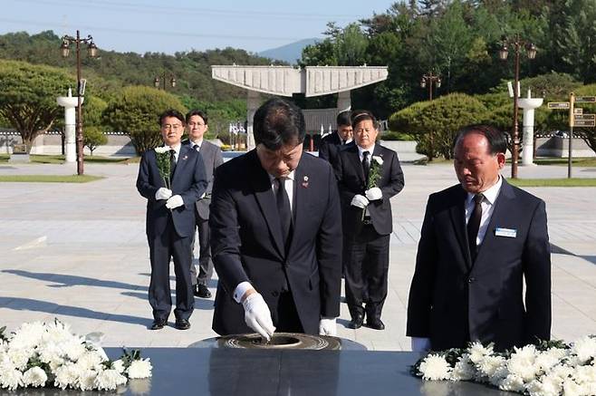 전남도의회, 5·18 민주묘지 참배. (사진=도의회 제공) *재판매 및 DB 금지