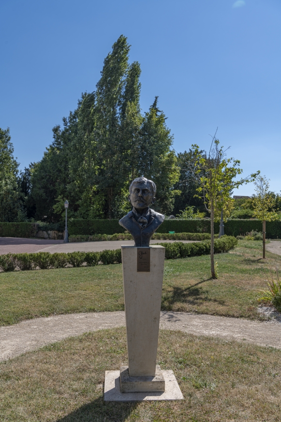 일리에 콩브레에 있는 프루스트 기념 동상.  이승원 작가 제공