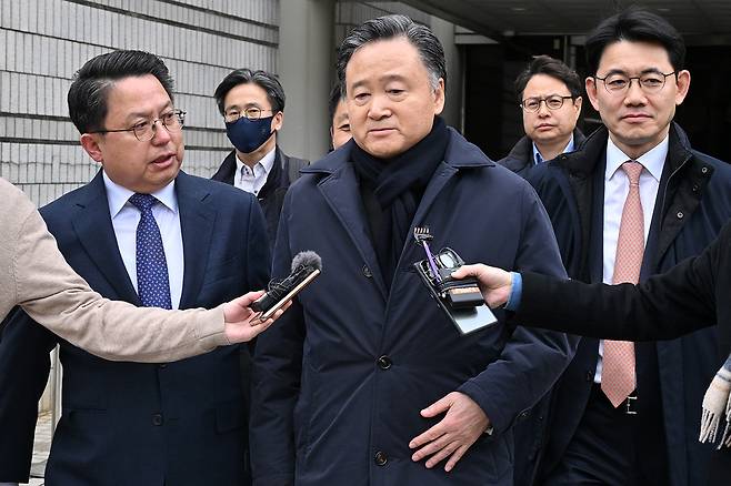 2월2일 배임 혐의로 기소된 허영인 SPC그룹 회장이 무죄를 선고받고 서울중앙지법을 나서고 있다.ⓒ연합뉴스