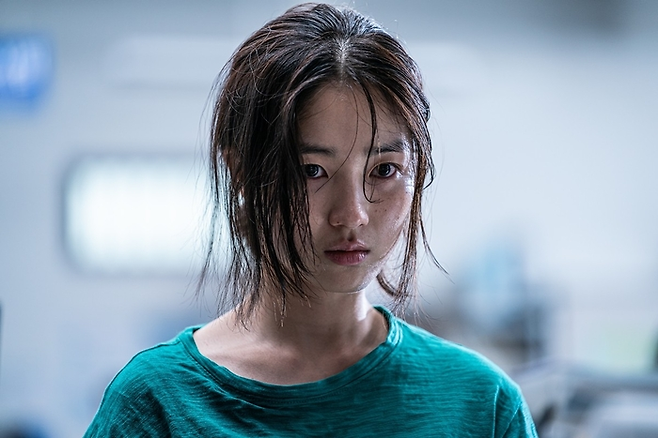 2022년 영화 ‘불도저에 탄 소녀’에서 구혜영 역을 연기한 배우 김혜윤. 사진 리틀빅픽쳐스