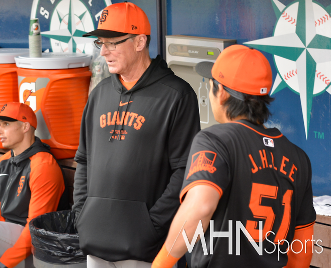 (밥 멜빈 샌프란시스코 감독(왼쪽)과 이정후)