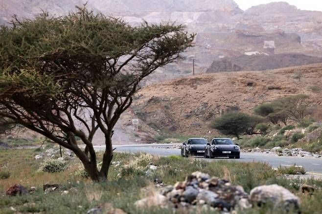두바이에서 시험중인 포르셰 신형 911 하이브리드[사진제공:포르쉐코리아]