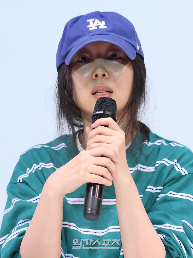 어도어의 민희진 대표가 하이브와의 대립에 대한 긴급 기자회견를 25일 오후 서울 서초구 한국컨퍼런스센터에서 진행했다. 한편, 지난 22일부터 어도어에 대한 감사를 진행한 하이브는 이날 민희진 대표 주도로 경영권 탈취 계획이 수립됐다는 구체적인 사실을 확인했고 물증도 확보했다며 고발장 제출을 예고했다. 서병수 기자.