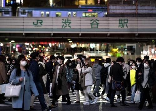 2020년 12월 9일 도쿄 시부야역 주변이 인파로 붐비고 있다. 기사 이해를 돕기 위한 자료사진. 연합뉴스