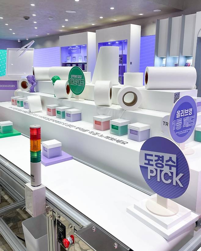더마토리 스킨에 닿는 패드 연구소 팝업스토어 현장 사진. 클리오 제공