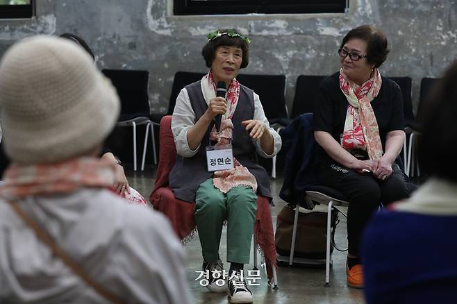 5·18 성폭력 피해자 간담회가 열린 지난달 28일 전남대학교 김남주홀에서 피해자 정현순씨가 자신의 경험을 이야기하고 있다. 정효진 기자