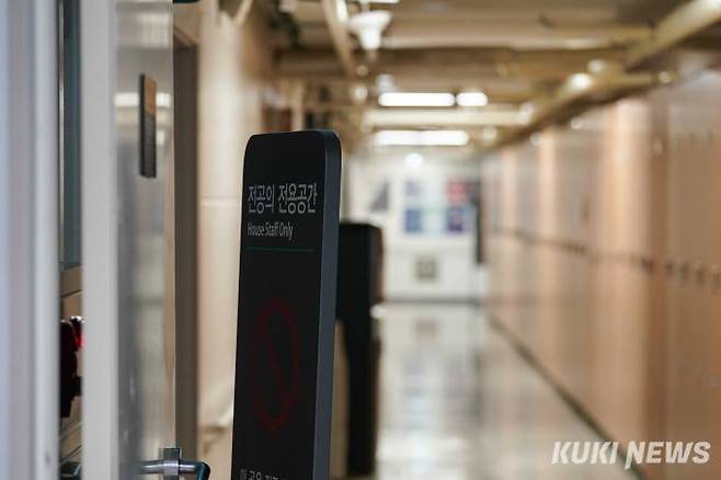 서울 주요 대형병원 전공의들이 집단으로 사직서를 제출하기로 한 지난 2월19일 오후, 서울의 한 대학병원 전공의 전용공간이 적막한 모습을 보이고 있다. 쿠키뉴스 자료사진