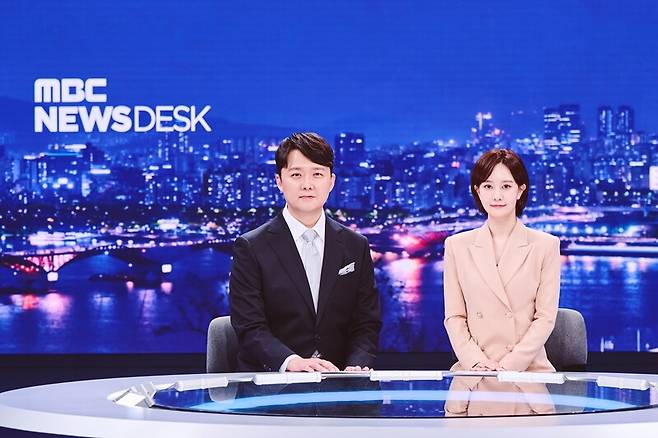 ▲ 평일 MBC 뉴스데스크 앵커를 맡게 된 조현용 기자(왼쪽)와 김수지 아나운서. 사진=MBC 제공.