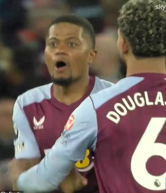 ▲ 왓킨스에게 화를 내는 베일리 ⓒ스카이스포츠