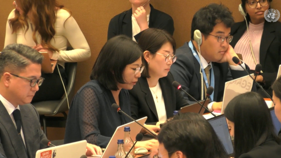 한국 대표단이 유엔 여성차별철폐위원회 질의에 답변하는 모습
