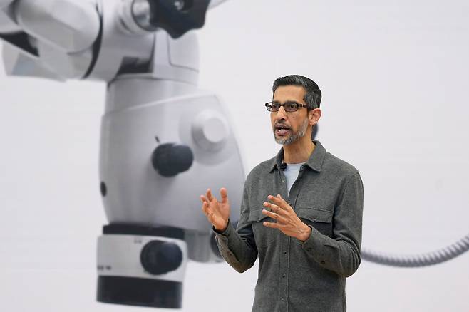 14일 미국 캘리포니아 마운틴뷰에서 열린 구글 I/O에서 순다르 피차이 구글 CEO가 기조 연설을 하고 있다./AP 연합뉴스