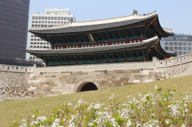 국보 1호였던 서울 숭례문(남대문). 지난 2021년부터 공식 표기에서 지정번호가 사라졌다. 문화재청 제공