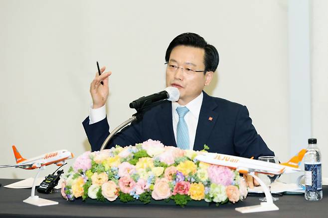 김이배 제주항공 대표이사가 향후 사업계획을 발표/사진제공=제주항공