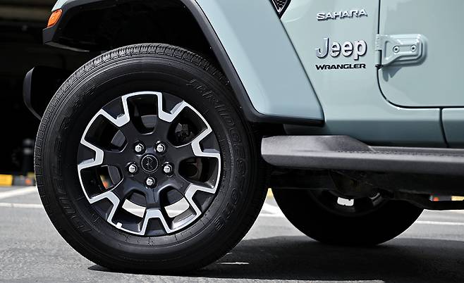 지프 랭글러 사하라 파워탑. 김학수 기자